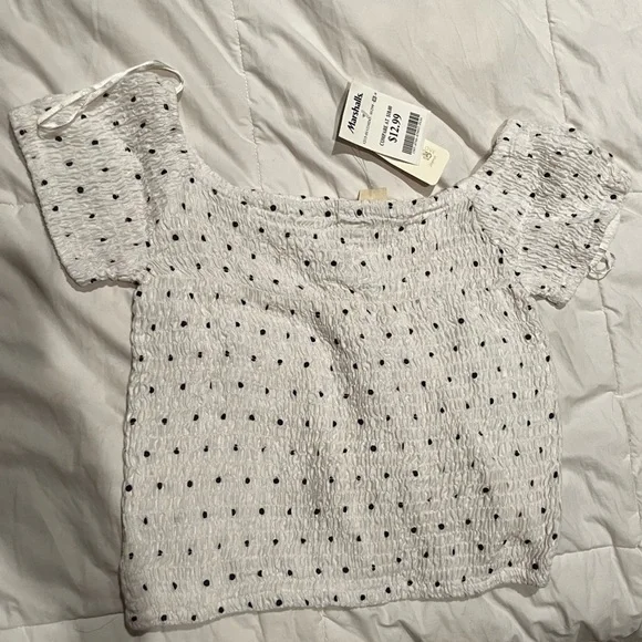 POLKA DOT OFF SHOULDER TOP - Picture 1 of 2